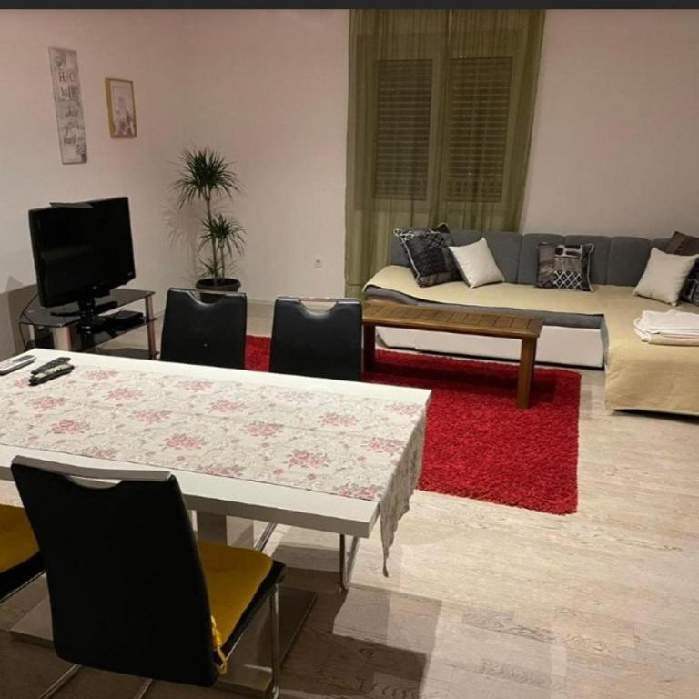 Sun house Kumbor - Two-Bedroom Apartment - 10