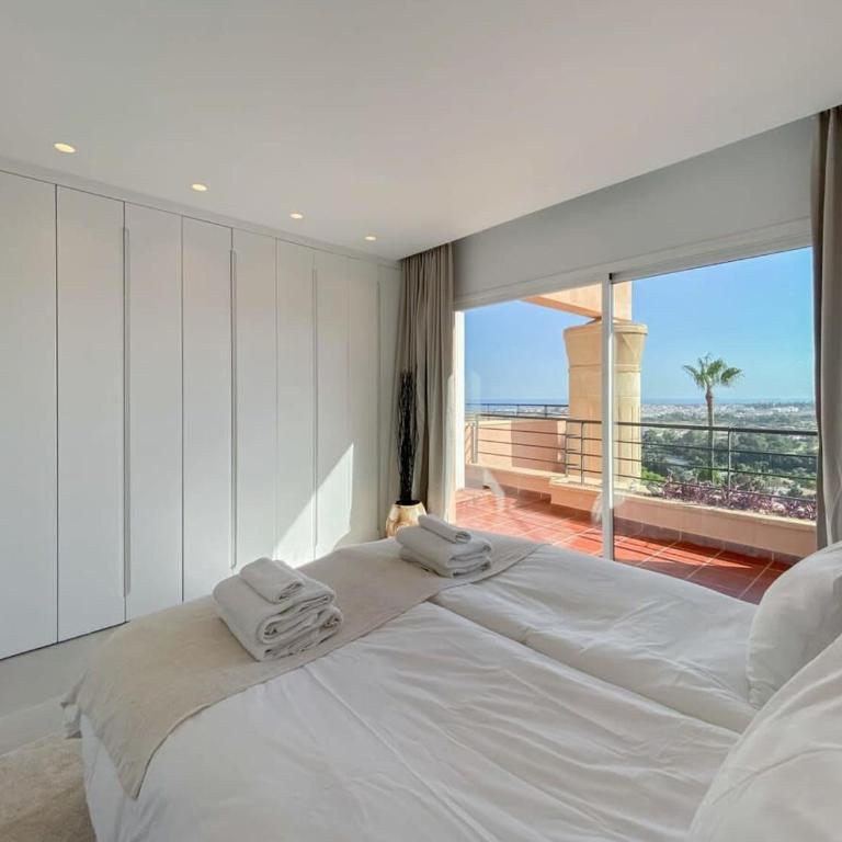 HEATED ROOFTOP POOL PENTHOUSE VIEWS MAGNA MARBELLA - Apartamento - 33