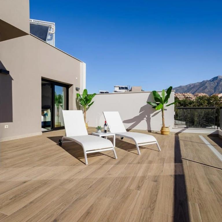 Marbella Lake Luxe Duplex Penthouse Scenic Views - Apartment - 5