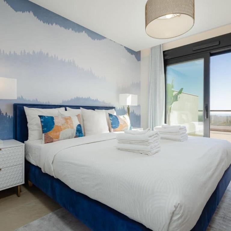 Marbella Lake Luxe Duplex Penthouse Scenic Views - Apartment - 8