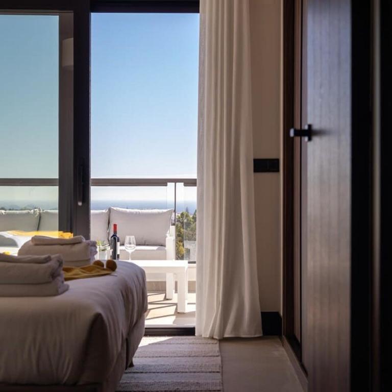 Marbella Lake Luxe Duplex Penthouse Scenic Views - Apartment - 17