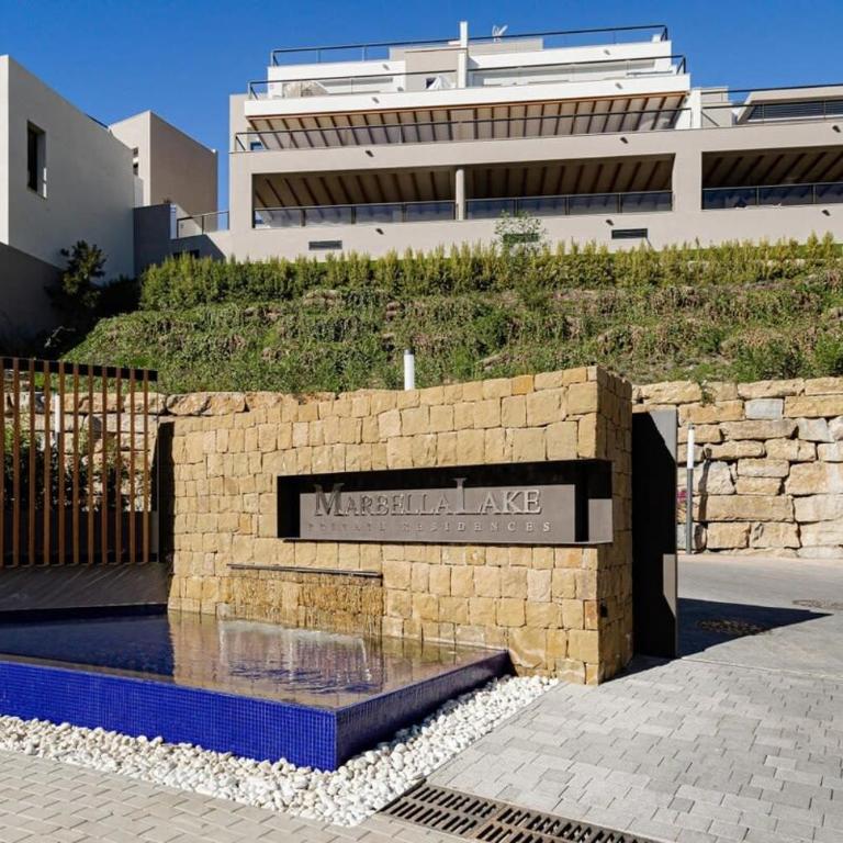 Marbella Lake Luxe Duplex Penthouse Scenic Views - Apartment - 22
