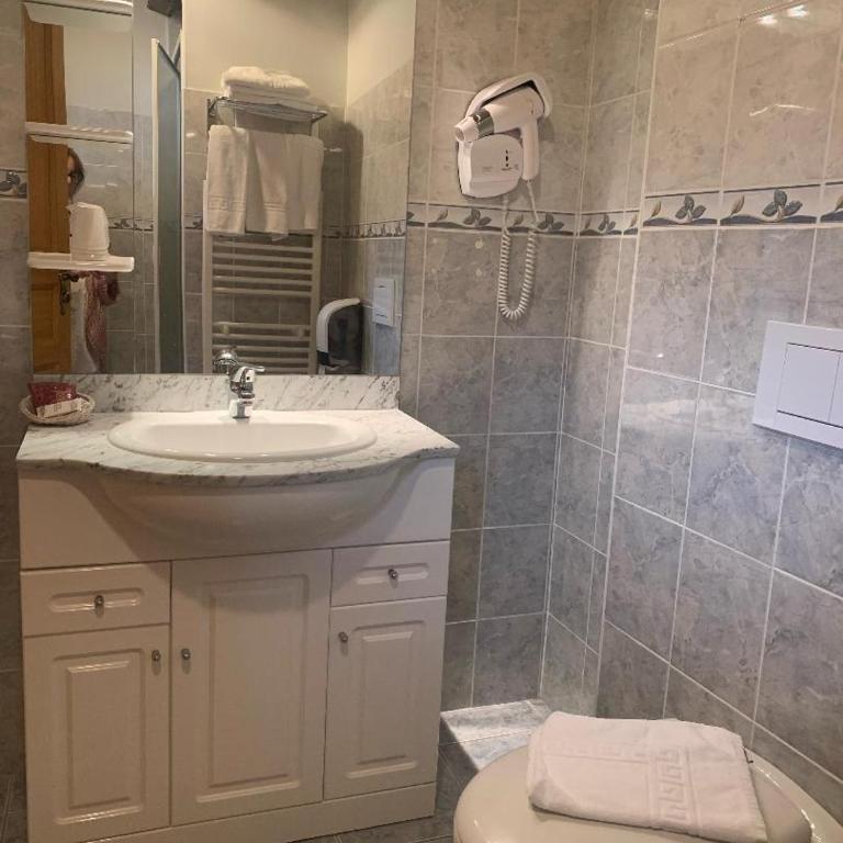 Hotels Les Catrems & Le Montagnou - Chambre Triple Standard - Les Catrems - 10
