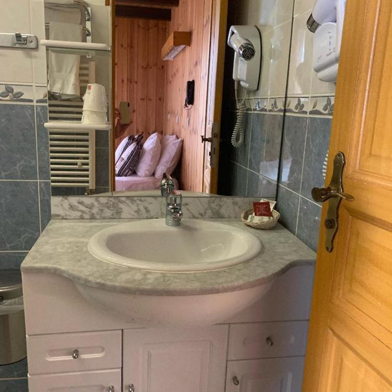 Hotels Les Catrems & Le Montagnou - Chambre Double avec Balcon - Les Catrems - 7