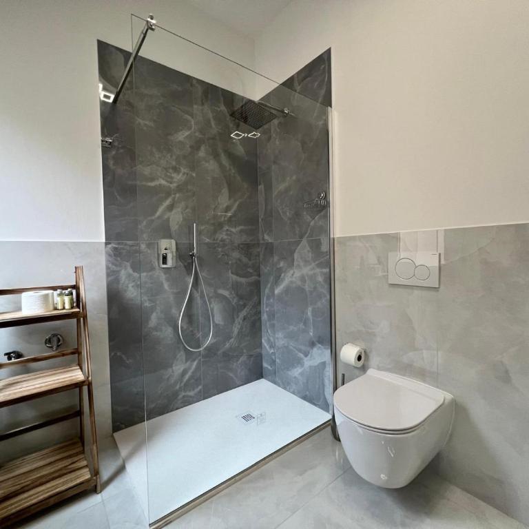 Frame of Verona Apartments - One-Bedroom Apartment - 7