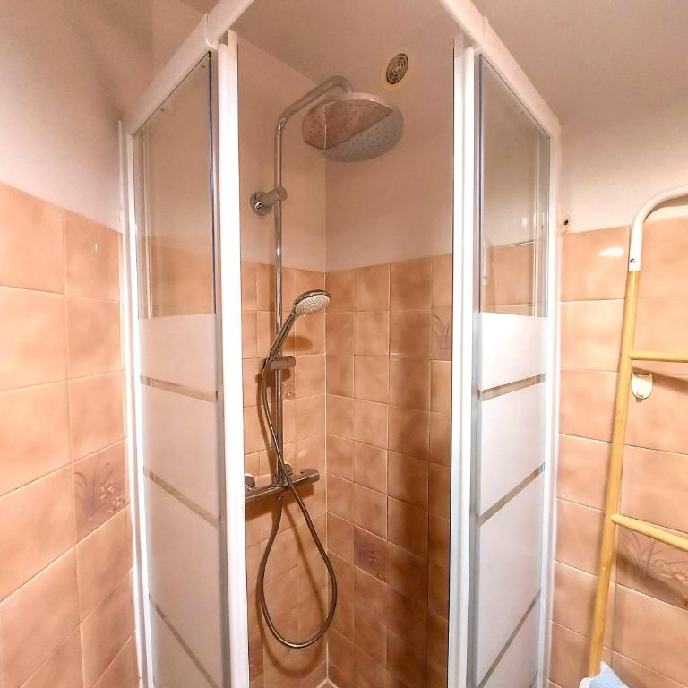 soleil catalan ok chéques vacances rdc terrasse privative 150m mer 6pers wifi parking - Appartement 2 Chambres - 10