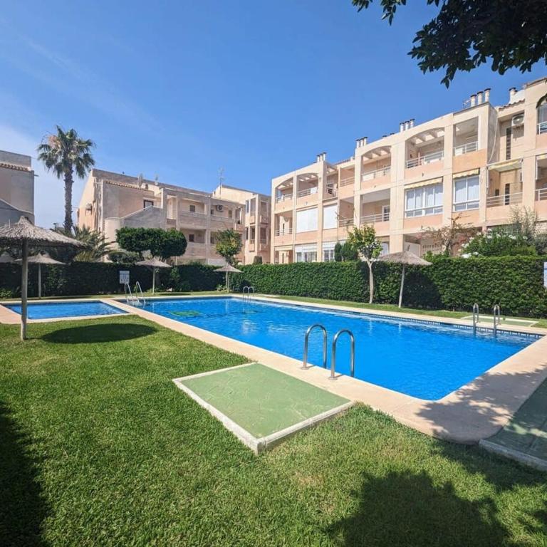 Traditional Two Bed Apart In Torrevieja TV18 - Apartment - 13
