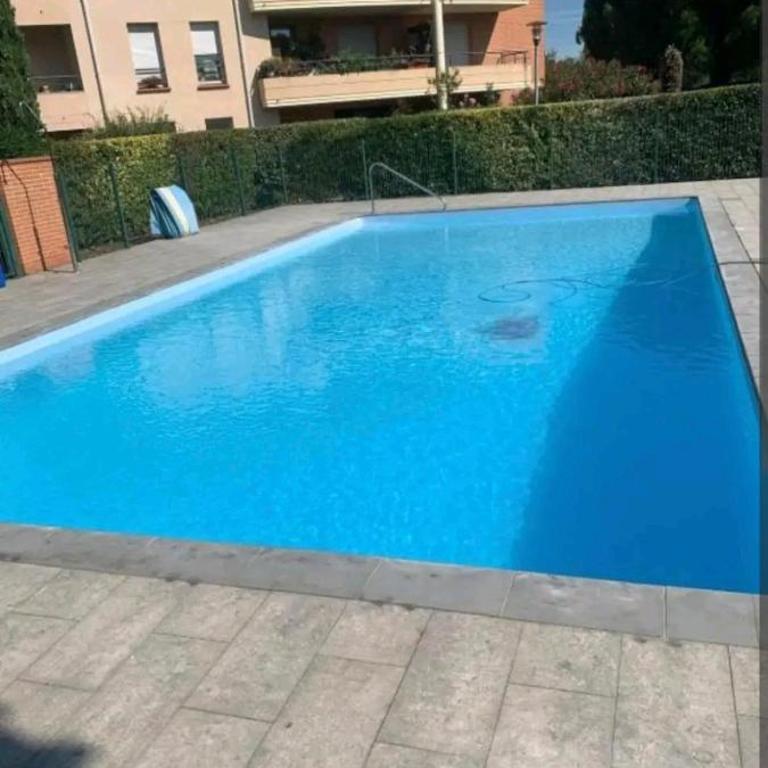 Joli T2, jacuzzi, lit rond, jardin, parking privé, métro - One-Bedroom Apartment - 24
