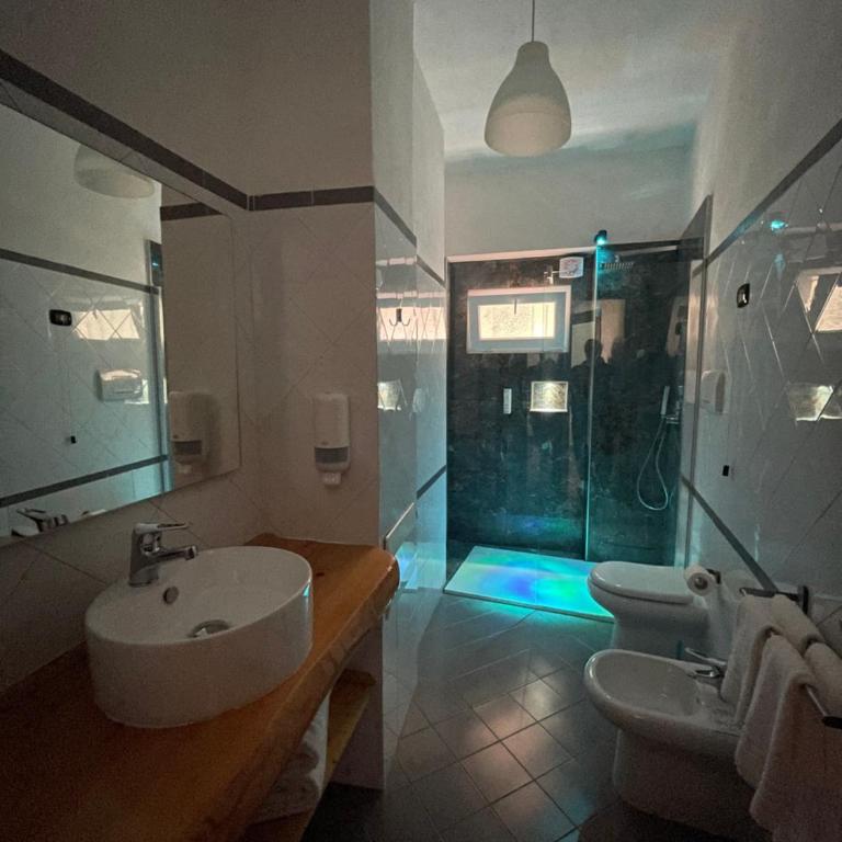 Dante Rooms - Camera King - 2