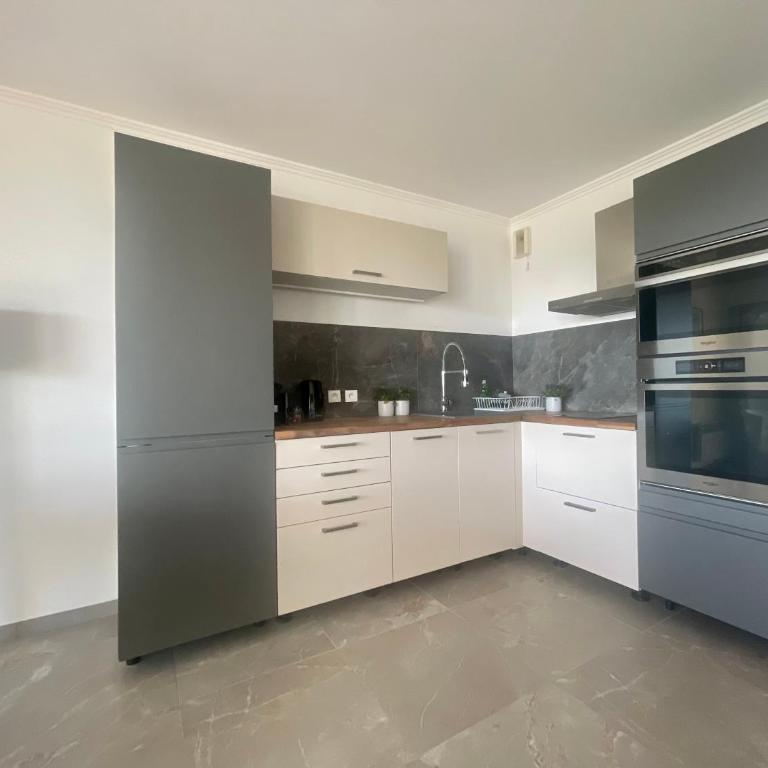 Appartement 2 pièces vue mer proche Monaco place parking privée - Room #1184495201 - 25