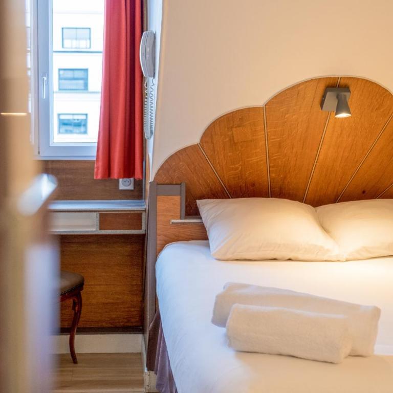 Hôtel Marignan - Chambre Double avec Douche et Toilettes - 2