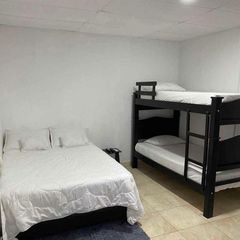 APARTAESTUDIO 4 PERSONAS - AIRE ACONDICIONADO - Mínimo 3 noches de estadía - Apartamento de 1 dormitorio - 2