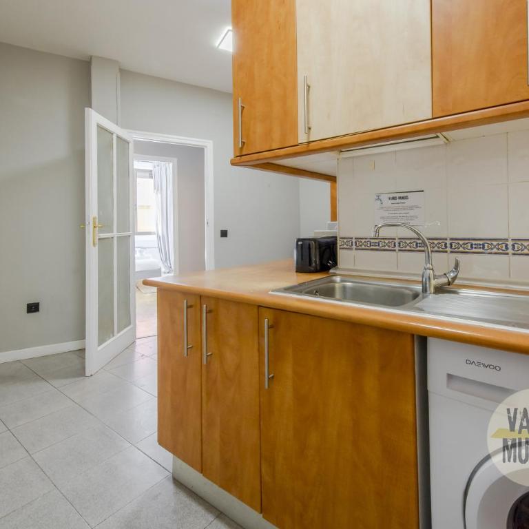 Amplio y Centrico Apt para 9pax en La Latina - Apartment - 8