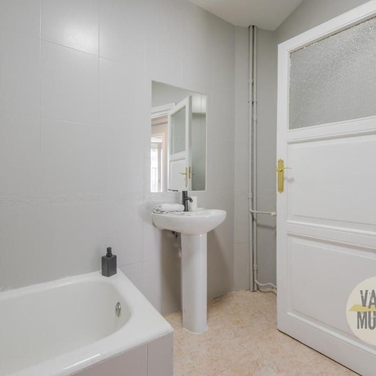 Amplio y Centrico Apt para 9pax en La Latina - Apartment - 17