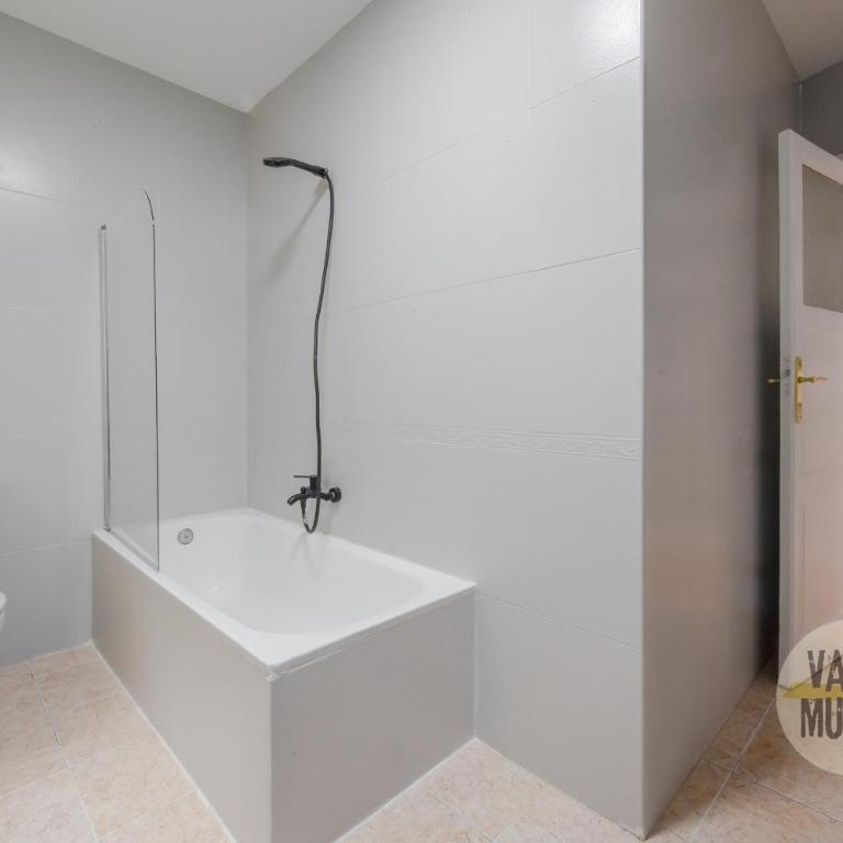 Amplio y Centrico Apt para 9pax en La Latina - Apartment - 18