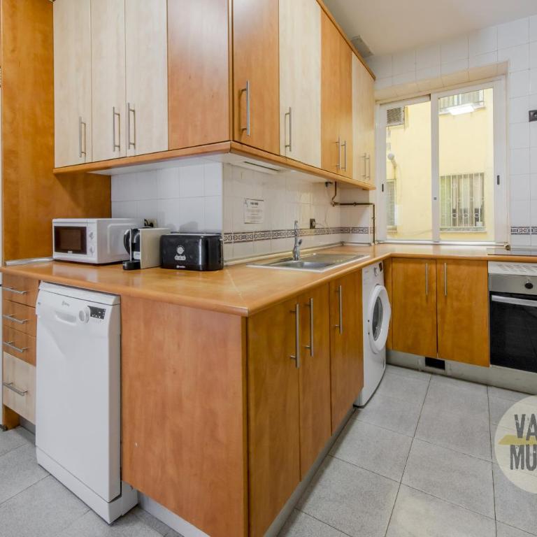Amplio y Centrico Apt para 9pax en La Latina - Apartment - 9
