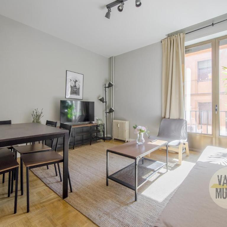 Amplio y Centrico Apt para 9pax en La Latina - Apartment - 5