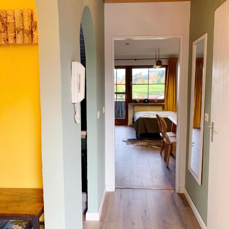 Bergnest Lodge mit Bergblick - Ca 3 min Skilift - Balkon - Garten - 6 Pers - Hund - Luftkurort - nähe Buchenegger Wasserfälle - Eistobel - Bodensee - Apartment mit 1 Schlafzimmer - 25