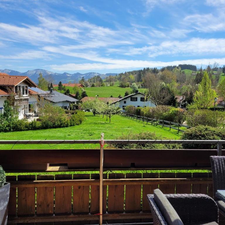 Bergnest Lodge mit Bergblick - Ca 3 min Skilift - Balkon - Garten - 6 Pers - Hund - Luftkurort - nähe Buchenegger Wasserfälle - Eistobel - Bodensee - Apartment mit 1 Schlafzimmer - 2
