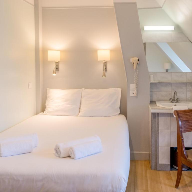 Hôtel Marignan - Chambre Triple avec Toilettes Privatives (Douche Commune au Même Étage) - 1