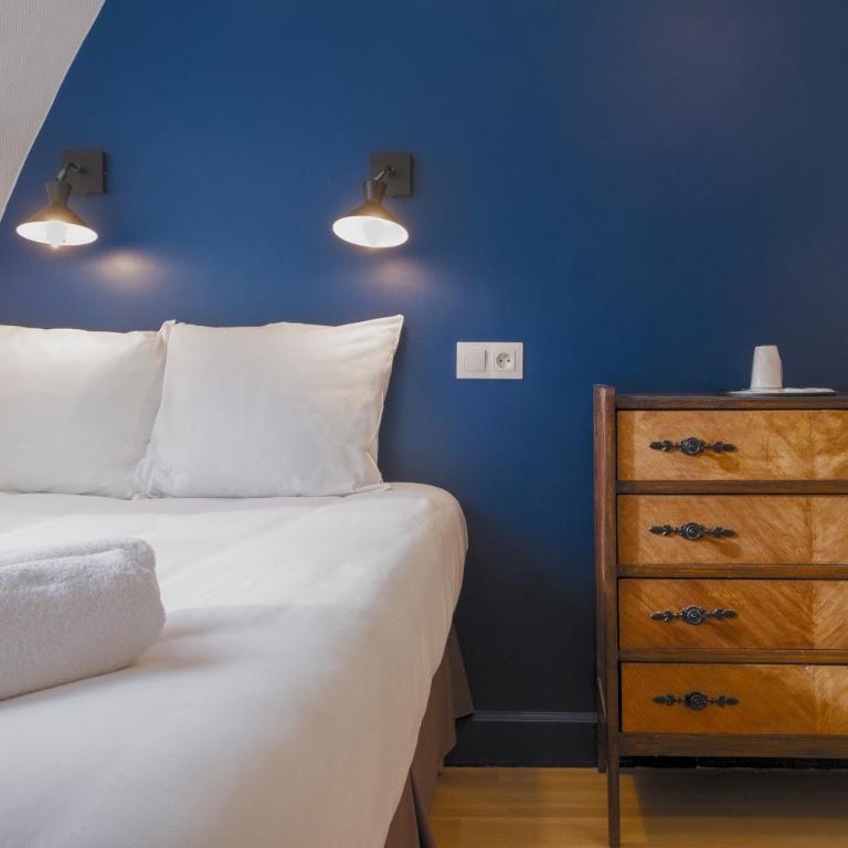 Hôtel Marignan - Chambre Double avec Toilettes Privatives (Douche Commune au Même Étage) - 2