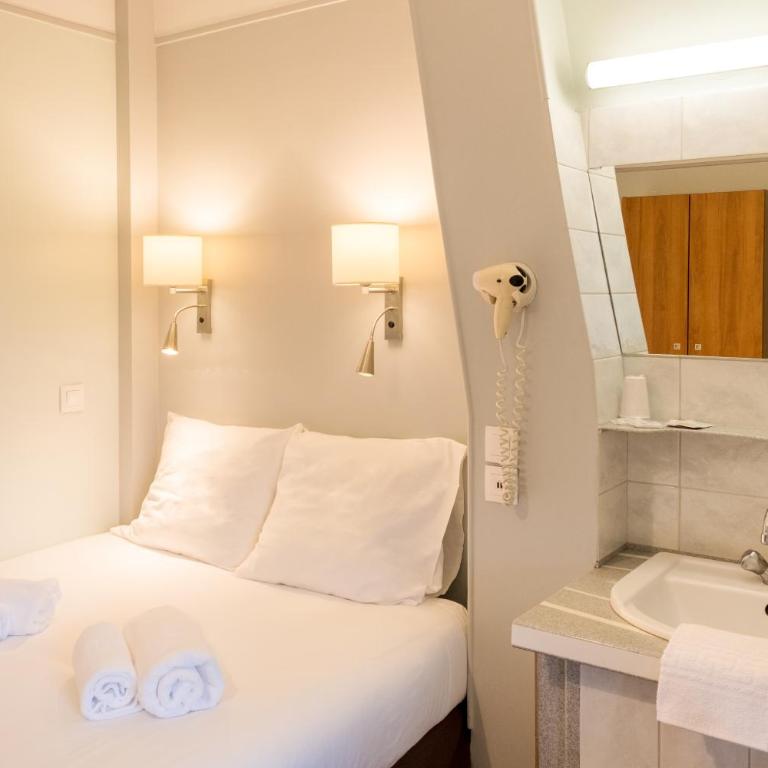 Hôtel Marignan - Chambre Triple avec Toilettes Privatives (Douche Commune au Même Étage) - 2