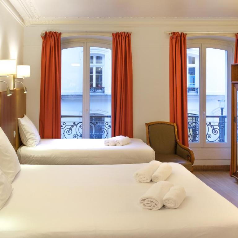 Hôtel Marignan - Chambre Quadruple avec Douche et Toilettes Privatives - 1