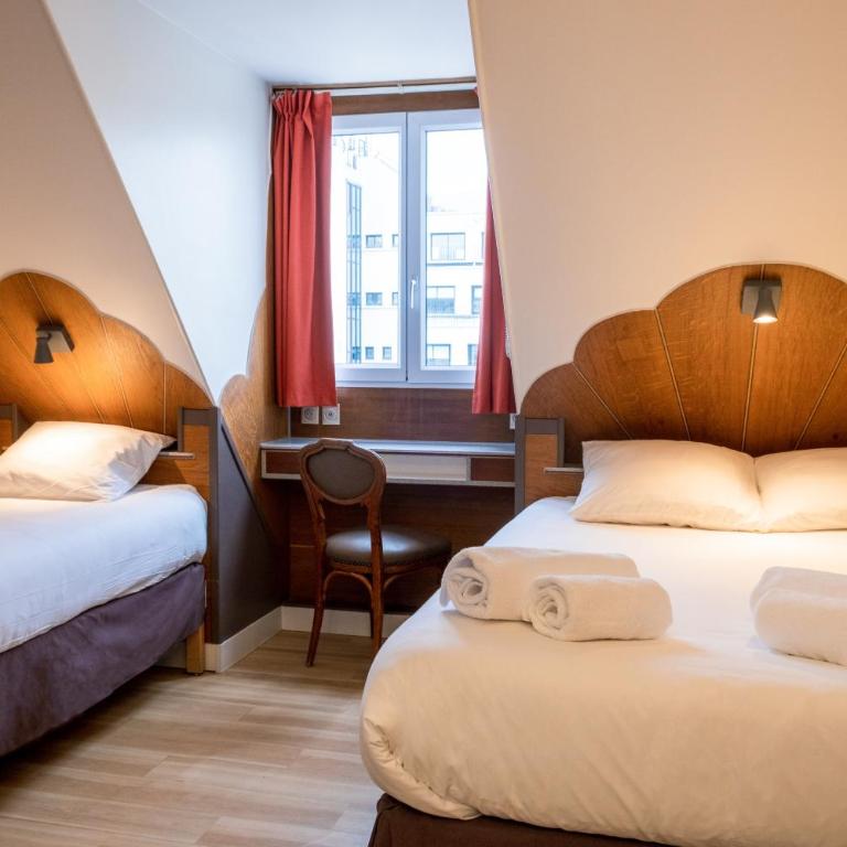Hôtel Marignan - Chambre Triple avec Douche et Toilettes Privatives - 9
