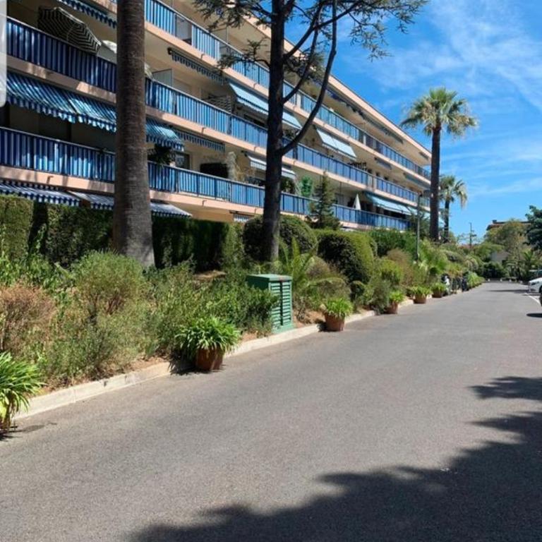 ANTIBES Antibes - Two-Bedroom Apartment with Balcony and Terrace - 1