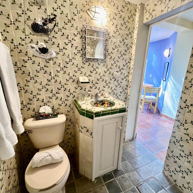 Boutique Hotel Casa Camellia - Deluxe Queen Room - 16