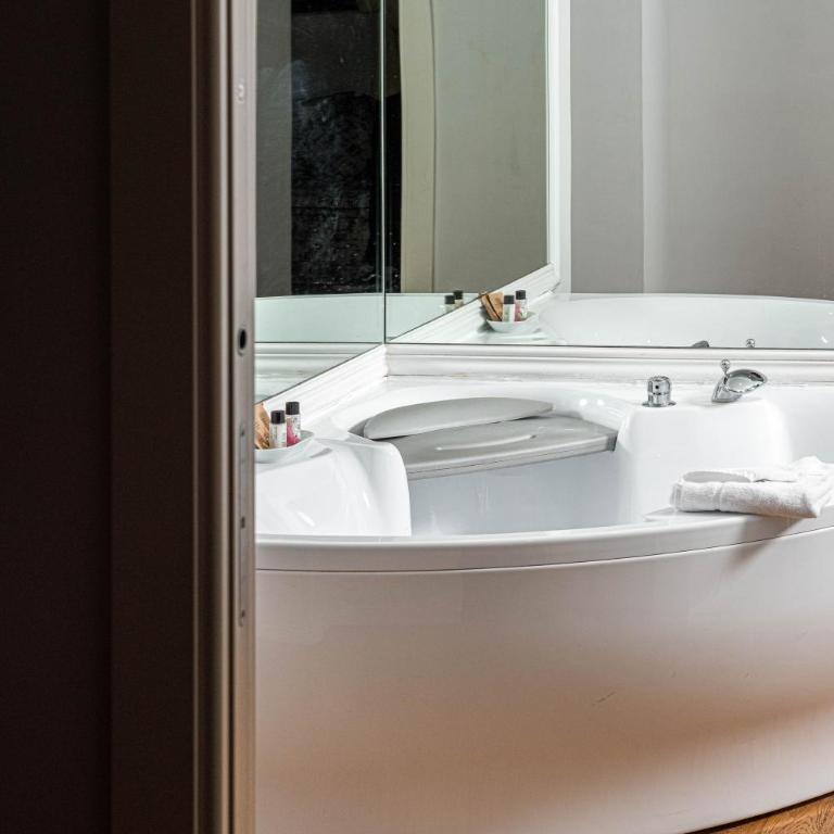 Nikis Collection Trastevere - Suite con Vasca Idromassaggio - 25