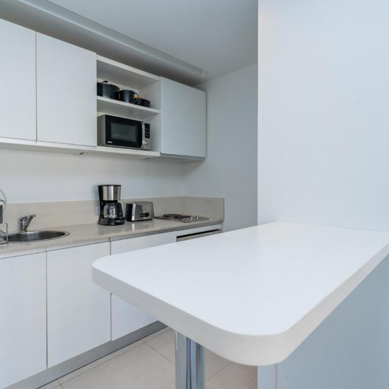Monoambiente amplio luminoso en piso alto en las cañitas - Apartamento de 1 dormitorio - 9