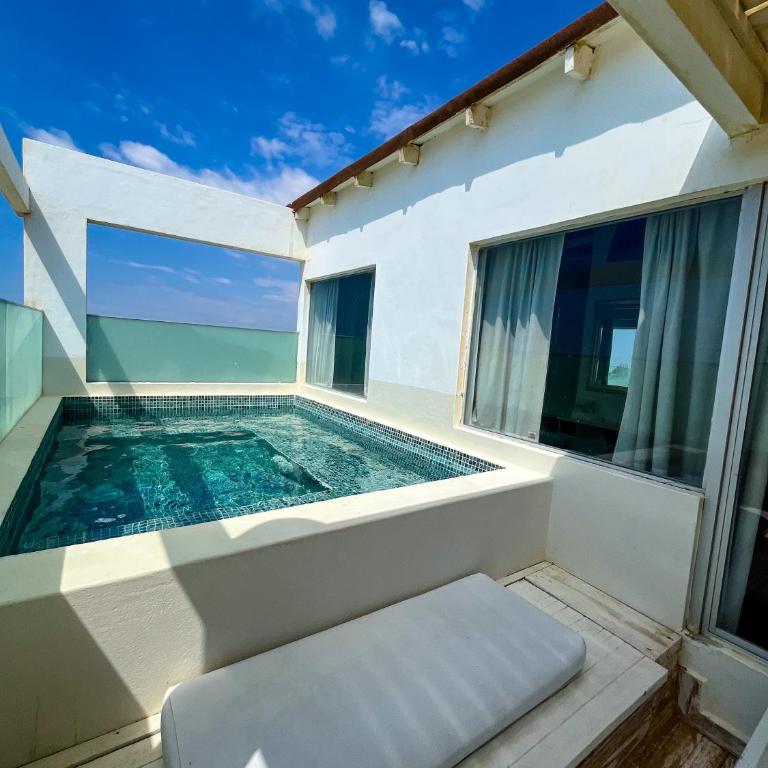 Hotel Suites de Mar - Royal Suite with Private Pool and Sea View - 10