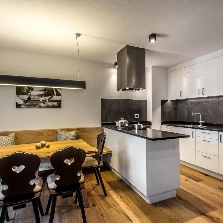 Chalet Prades Dolomiti Lodges - Apartment mit 2 Schlafzimmern und Balkon - 5