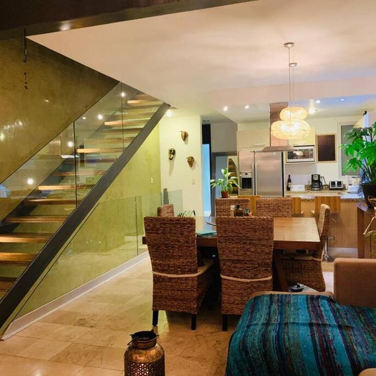 Beautiful Bali-Boho design Loft - Two blocks from sea - Three-Bedroom Apartment - 4