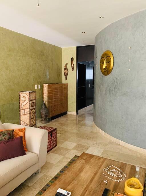 Beautiful Bali-Boho design Loft - Two blocks from sea - Three-Bedroom Apartment - 50