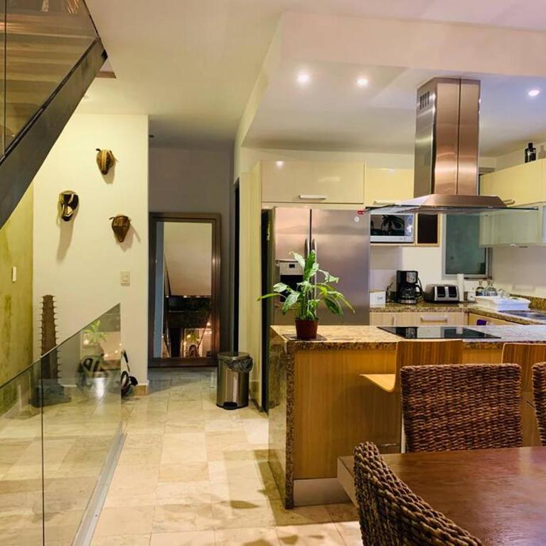 Beautiful Bali-Boho design Loft - Two blocks from sea - Three-Bedroom Apartment - 54