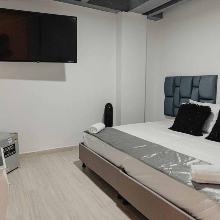 Laureles Industry Living 4BR - Four-Bedroom Apartment with Balcony - 3