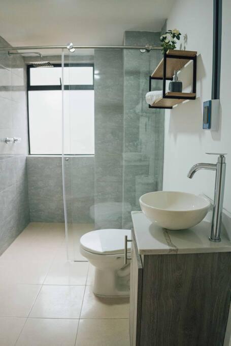 Laureles Industry Living 4BR - Four-Bedroom Apartment with Balcony - 6