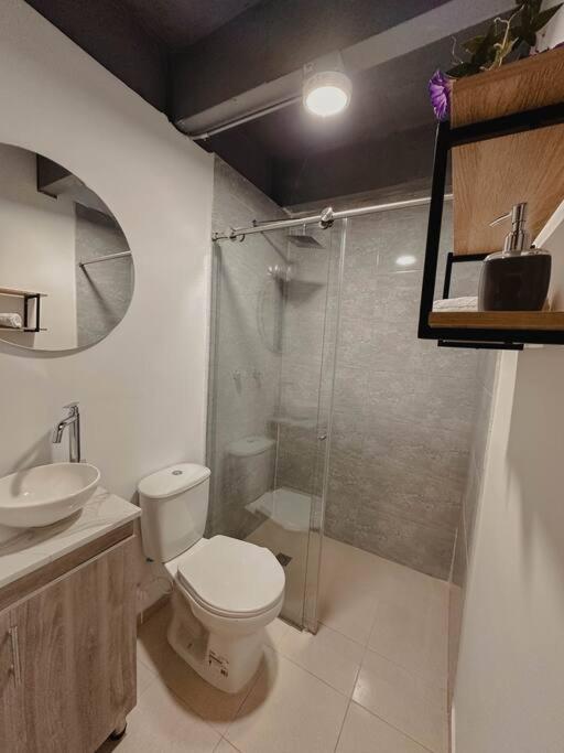 Laureles Industry Living 4BR - Four-Bedroom Apartment with Balcony - 14