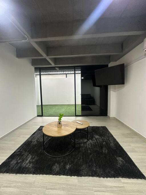 Laureles Industry Living 4BR - Four-Bedroom Apartment with Balcony - 19