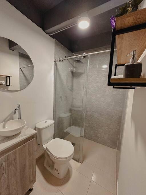 Laureles Industry Living 4BR - Four-Bedroom Apartment with Balcony - 20