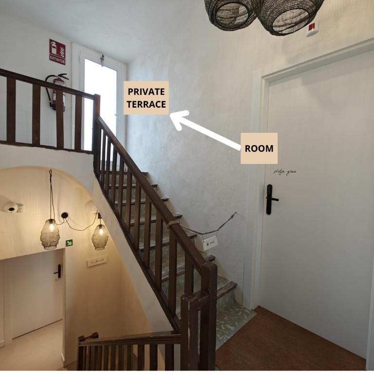 Hostal Boutique Es Menut - Habitación Doble Deluxe con terraza y vistas al mar - 9