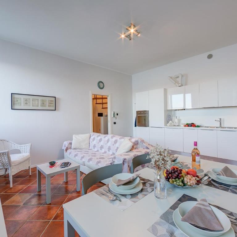 Aparthotel Arona on Lakeshore - Appartamento con Vista Lago - 2