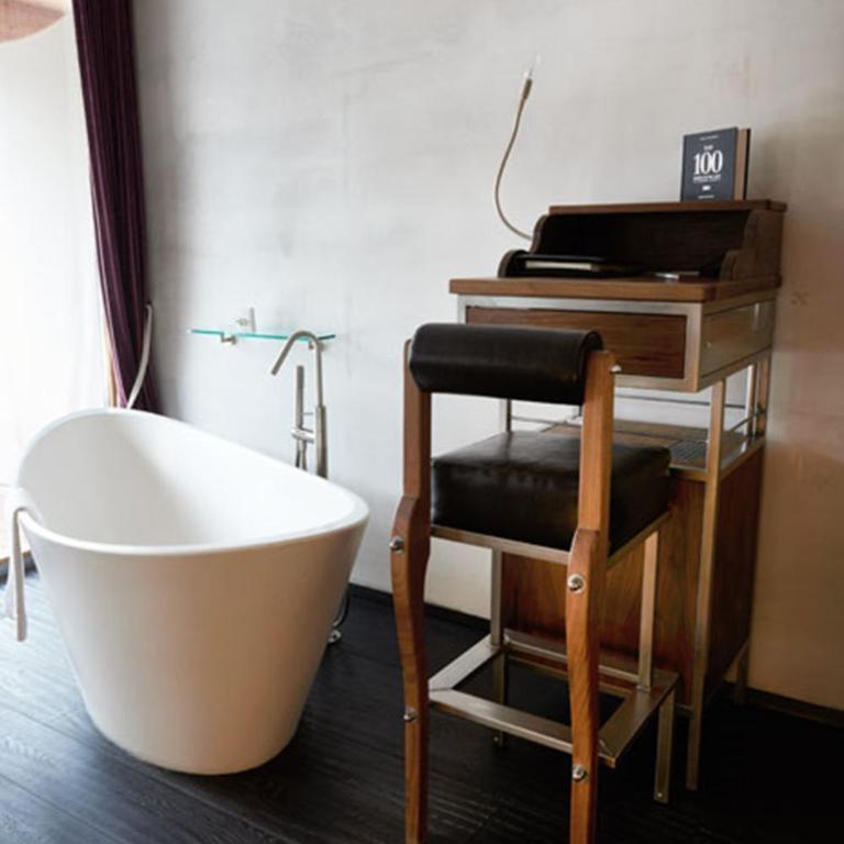 Backstage Boutique SPA & Lifestyle Hotel - Deluxe Doppelzimmer mit Blick auf das Matterhorn - 5