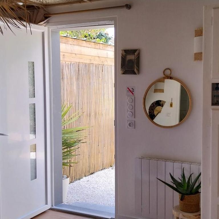 Chambres d'hôtes "Chez Lyly et Juju" Piscine&Sauna Parking Gratuit - Suite Lit Queen-Size - Vue sur Piscine - 27