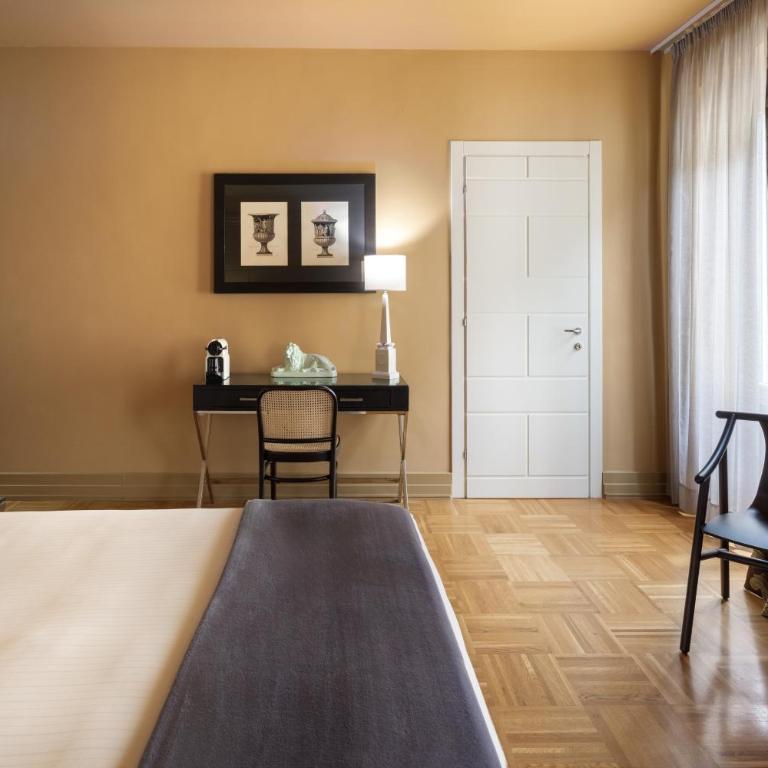 Hotel Number Nine - Deluxe Double Room - 2