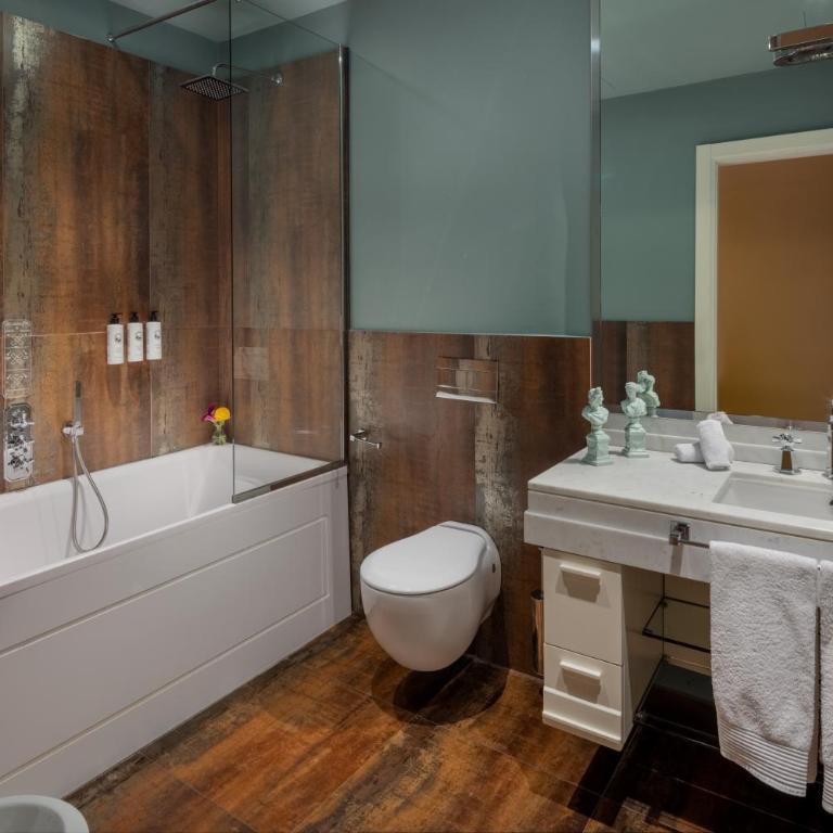 Hotel Number Nine - Deluxe Junior Suite - 4