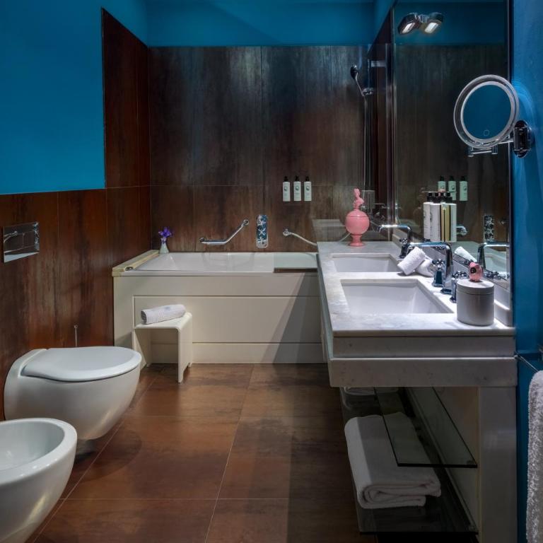 Hotel Number Nine - Deluxe Queen Suite - 4