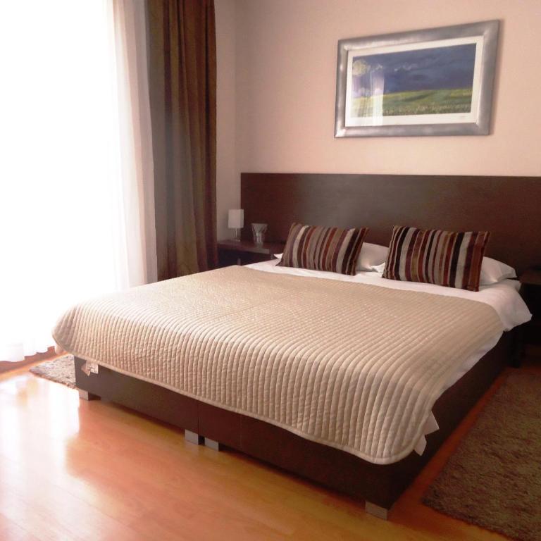 Hotel Divan - Dvokrevetna Soba sa Bračnim Krevetom/Zasebnim Krevetima - 2